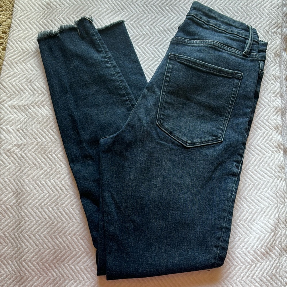 GOOD AMERICAN "GOOD LEGS" W/ RAW CHEWED HEM